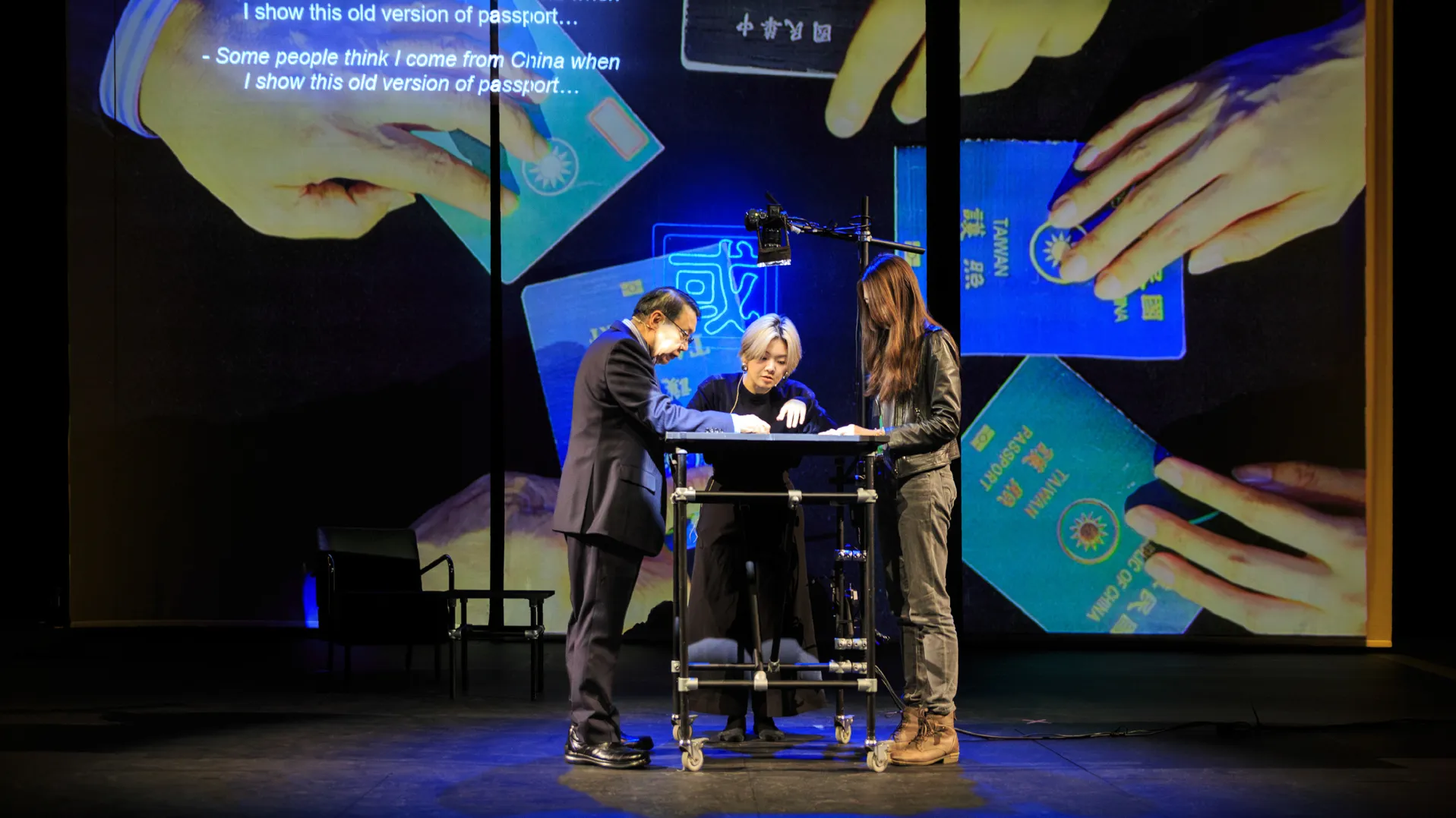 Photo du spectacle Ceci n'est pas une ambassade de Stefan Kaegi et Rimini Protokoll