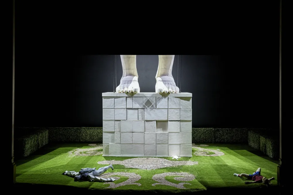 ART. 13 — Phia Ménard © Christophe Raynaud de Lage