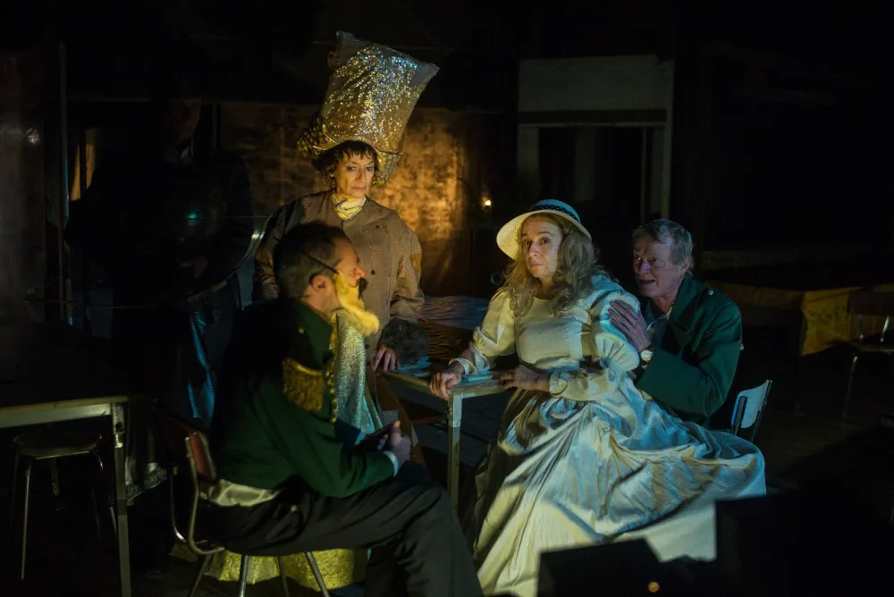Item - François Tanguy — Théâtre du Radeau © Jean-Pierre Estournet